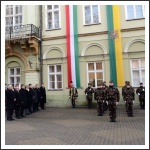 Zászlófelvonás a Megye Háza előtt