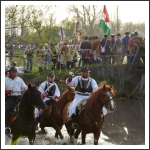 Csata a Tápió hídján (fotó: Berlingerné Kiss Orsolya)