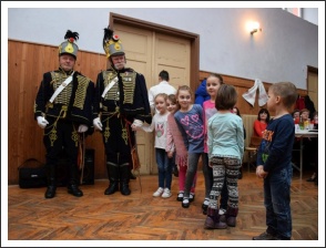 Somogyi Huszárok a forradalom csarnokában