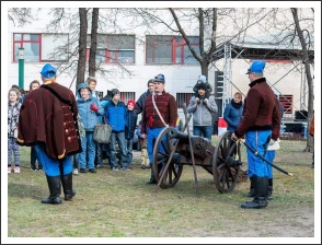 Váci nyargaló tüzérek Csepelen