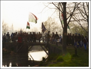 Csata a Tápió hídján (fotó: Berlingerné Kiss Orsolya)
