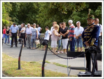 "Csupán a magyar kezében cseng a kard..." (forrás: papa-ma.hu)