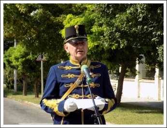 "Csupán a magyar kezében cseng a kard..." (forrás: papa-ma.hu)