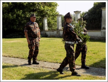 "Csupán a magyar kezében cseng a kard..." (forrás: papa-ma.hu)