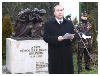 Megemlékezés a keleti front áldozatairól Pápán
