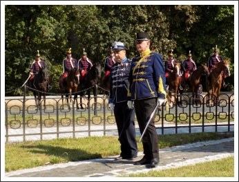 "Csupán a magyar kezében cseng a kard..." (forrás: papa-ma.hu)