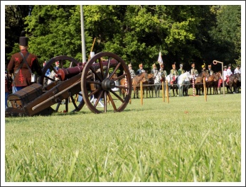"Csupán a magyar kezében cseng a kard..." (forrás: papa-ma.hu)