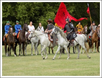 A múlt példája a jelenkornak és a jövőnek - 25 éves a Pápai Huszár Egyesület (papa-ma.hu)