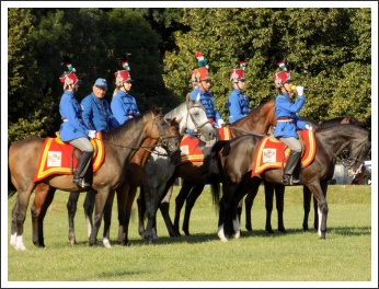 "Csupán a magyar kezében cseng a kard..." (forrás: papa-ma.hu)