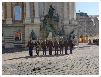 Folytatódik a tüzérség járőrsorozata