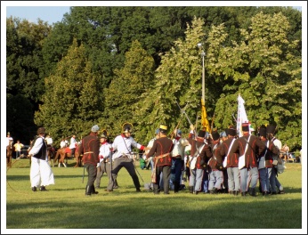 "Csupán a magyar kezében cseng a kard..." (forrás: papa-ma.hu)