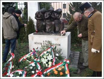 Megemlékezés a keleti front áldozatairól Pápán