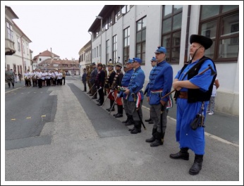 A múlt példája a jelenkornak és a jövőnek - 25 éves a Pápai Huszár Egyesület (papa-ma.hu)