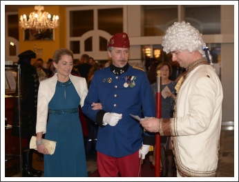 A boldog békeidők tiszti báljainak emlékezete
