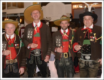 A boldog békeidők tiszti báljainak emlékezete