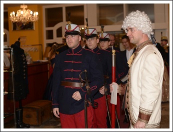 A boldog békeidők tiszti báljainak emlékezete