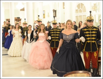 A boldog békeidők tiszti báljainak emlékezete