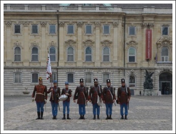 Díszjárőr a várban (fotó: Kiss-Kozma Erika)