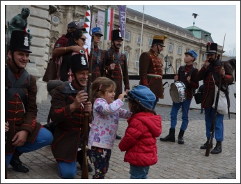 Díszjárőr a várban (fotó: Kiss-Kozma Erika)