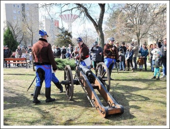 Váci nyargaló tüzérek Csepelen