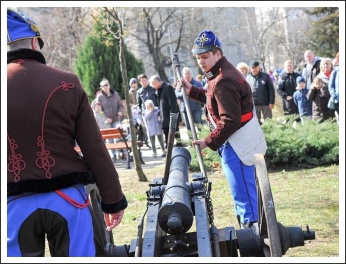 Váci nyargaló tüzérek Csepelen