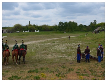 Kiképzés és hadijáték Komáromban (forrás: 2. Honvéd Zászlóalj)