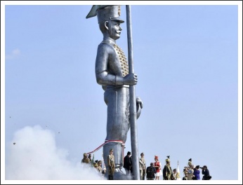 Miskahuszár szoboravató Pákozdon (fotó: MTI, Illyés Tibor)