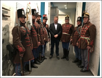 A Budai 2. Honvédzászlóalj hagyományőrzői Soós Zoltánna - fotó: budaihonvedek.hu