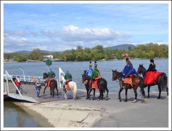 Bevonultak Dunakeszire a Mogyoródi Sándor-huszárok (fotó: KesziPress)