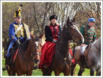 Bevonultak Dunakeszire a Mogyoródi Sándor-huszárok (fotó: KesziPress)